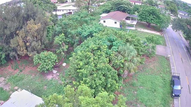 5438/5440 Fourth Avenue, Pine Manor, Fort Myers, FL