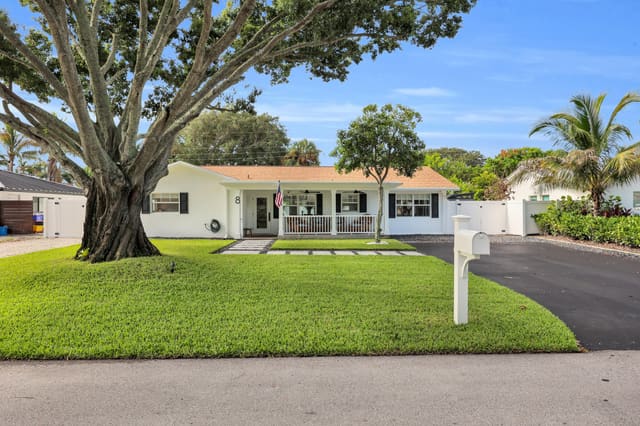 8 WINDSOR Road W, Jupiter, FL 33469