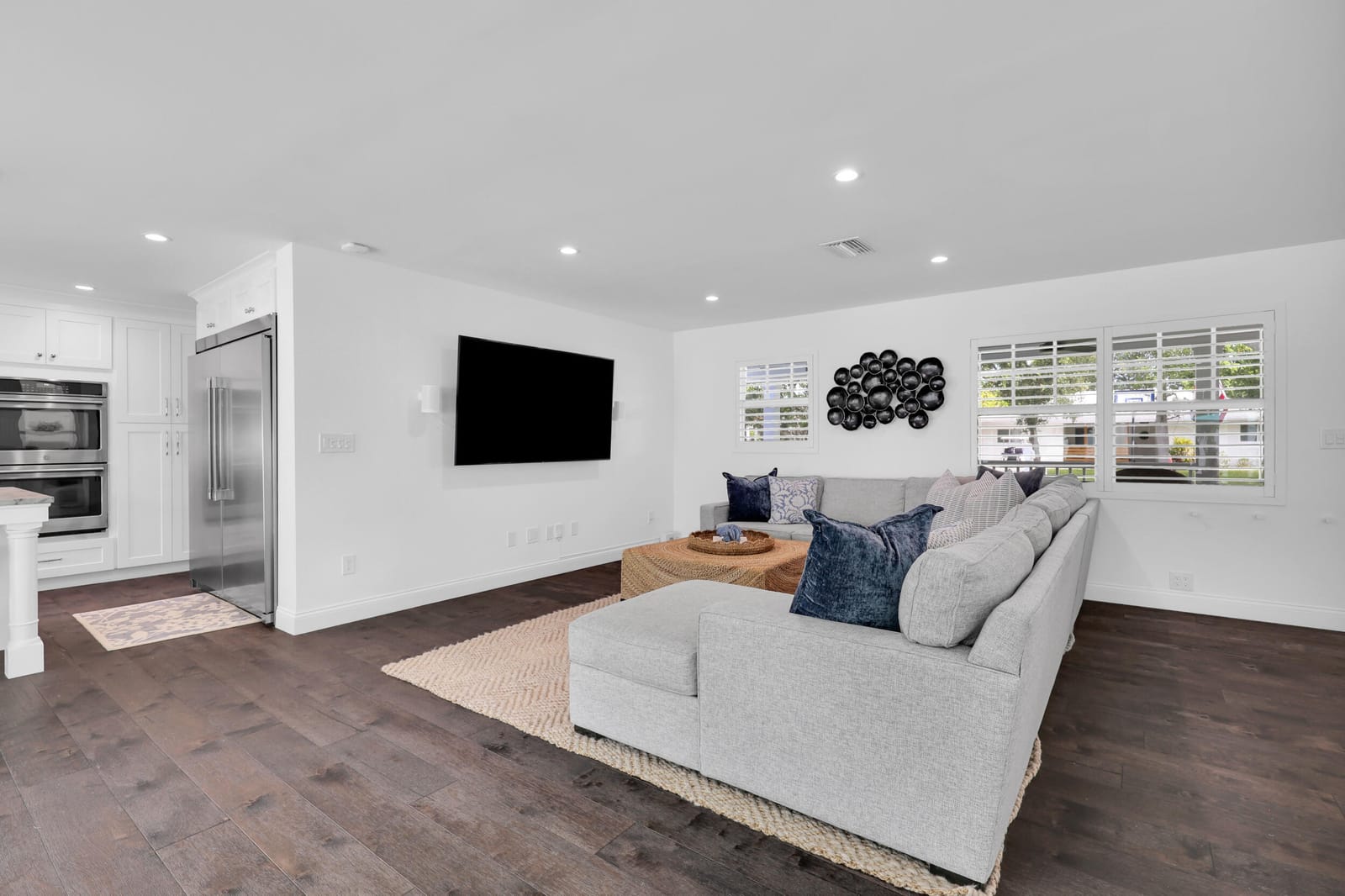 8 WINDSOR Road W — photo 6