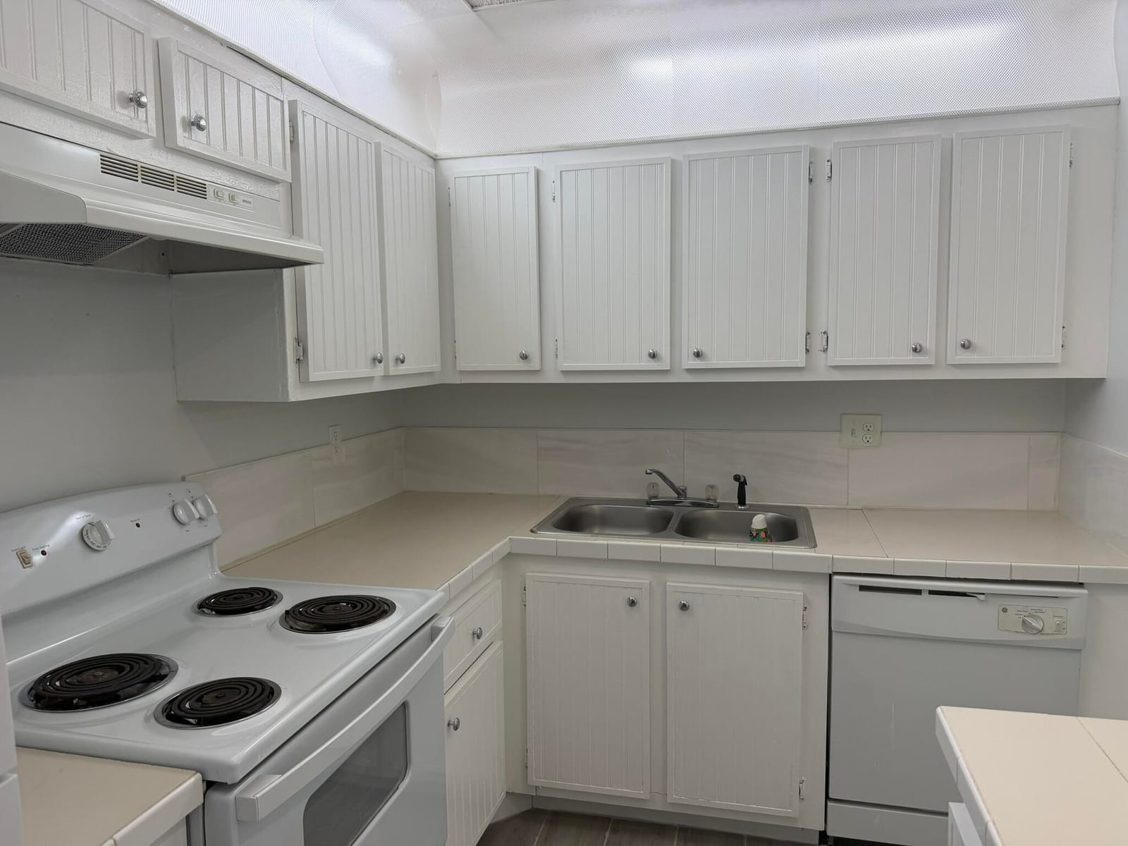 1501 WATERVIEW Circle — photo 10
