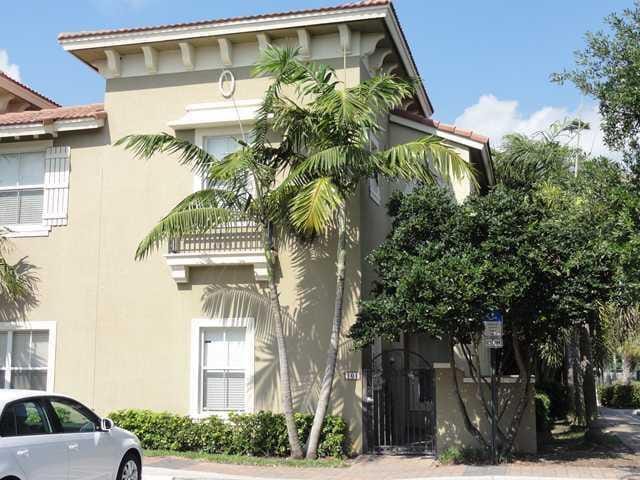 101 LAKE MONTEREY Circle 101, Boynton Beach, FL 33426