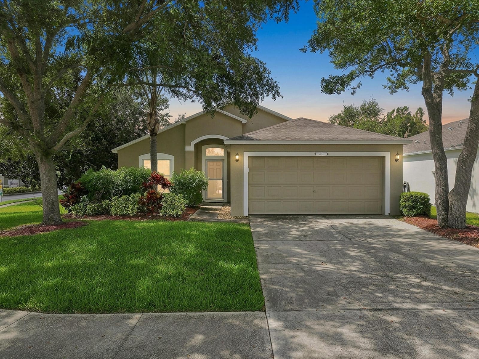 815 Greenleaf Circle — photo 1