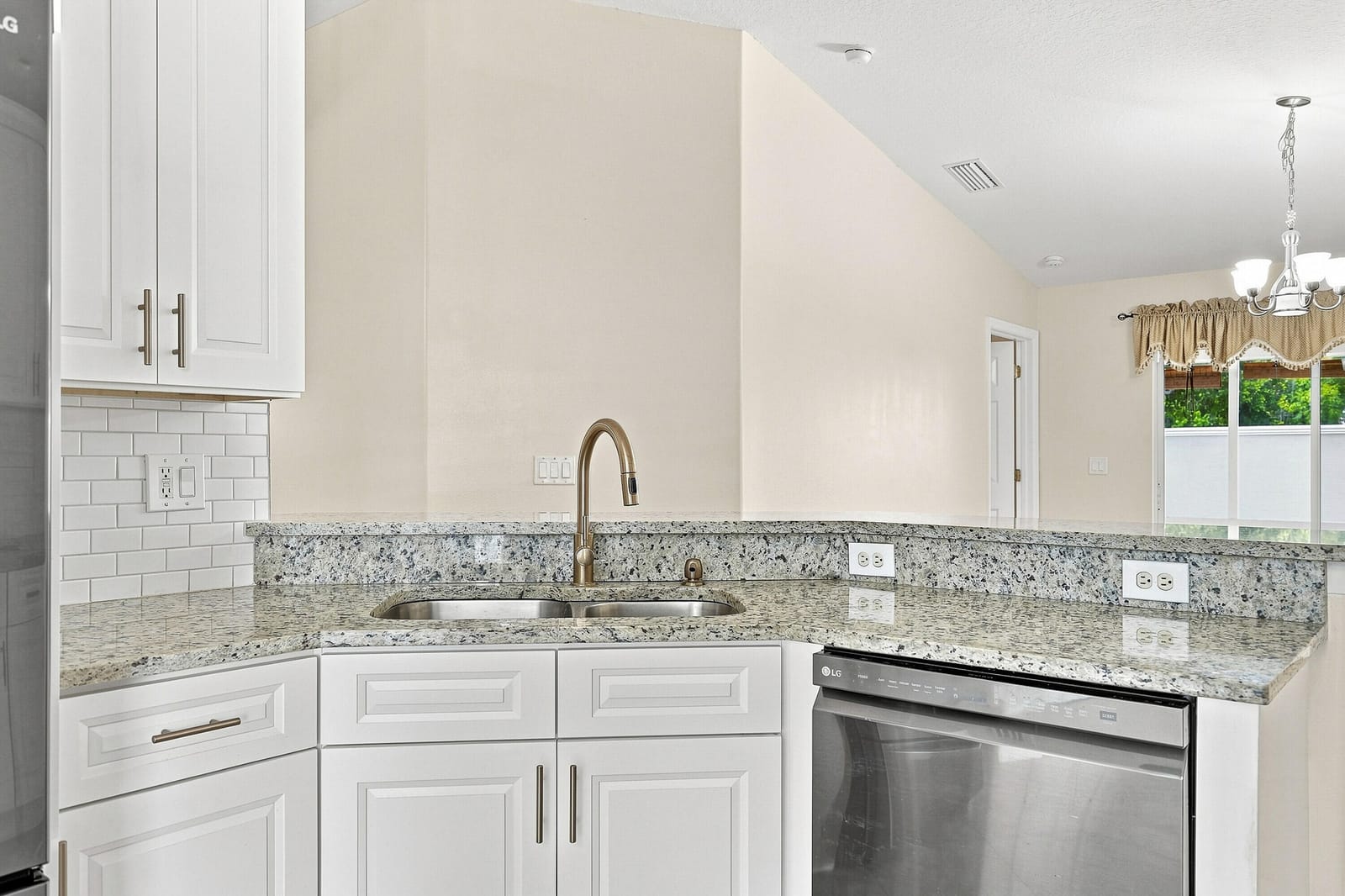 815 Greenleaf Circle — photo 12