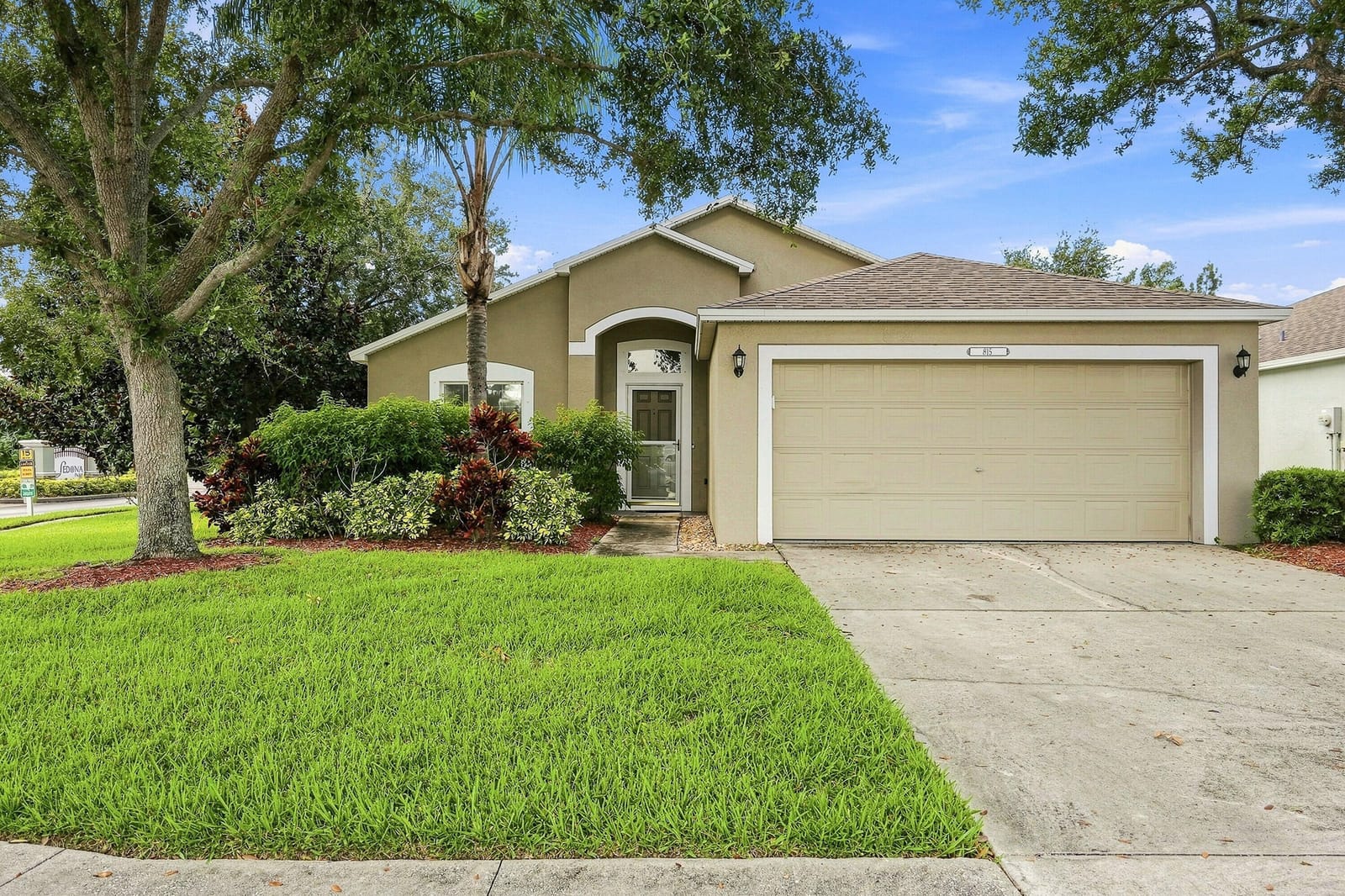 815 Greenleaf Circle — photo 3