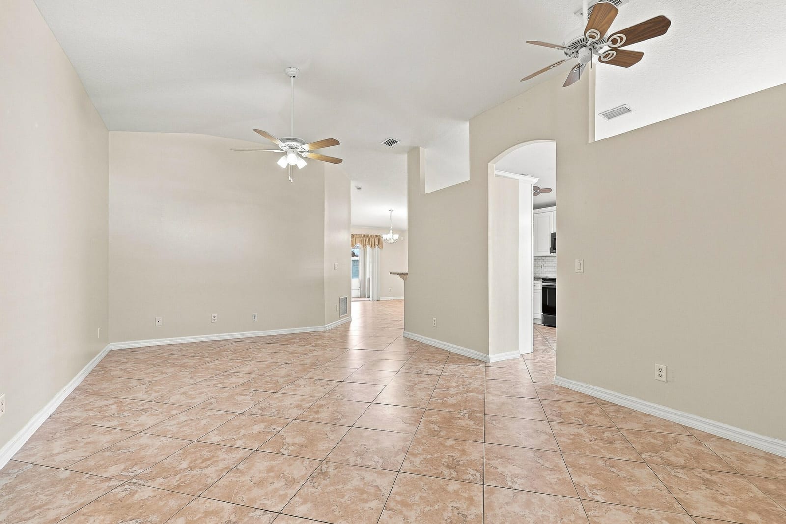815 Greenleaf Circle — photo 4