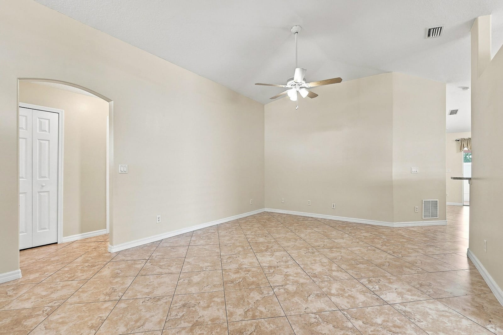 815 Greenleaf Circle — photo 6