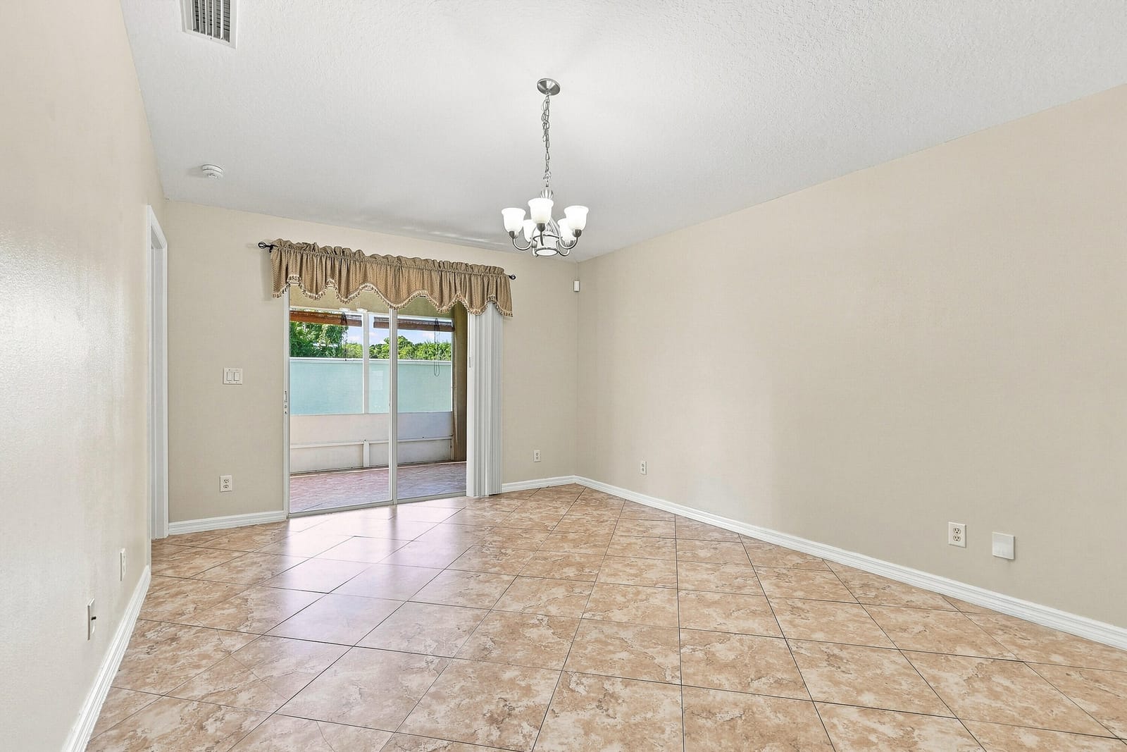 815 Greenleaf Circle — photo 7