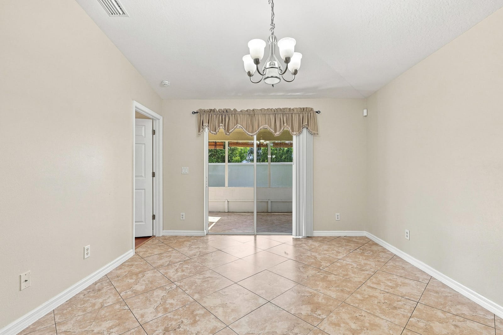 815 Greenleaf Circle — photo 9