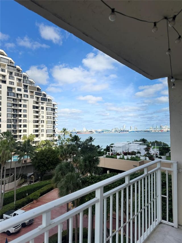 770 Claughton Island Drive 601, Miami, FL 33131