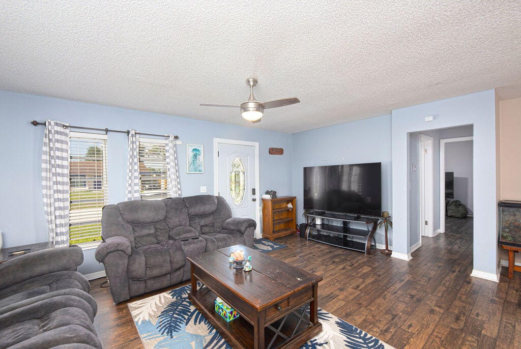 1337 SE ROANOKE Street — photo 3