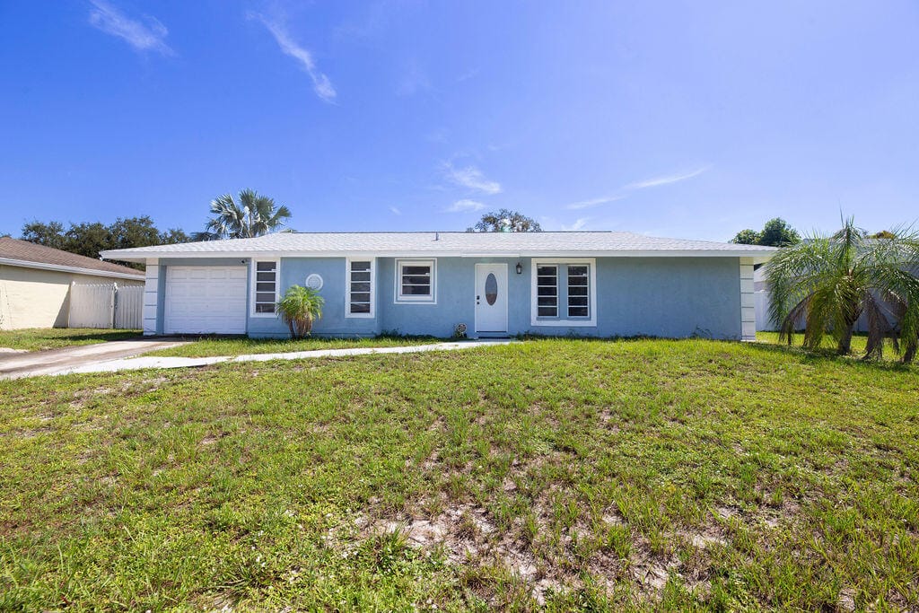 1337 SE ROANOKE Street, Port St. Lucie, FL 34952