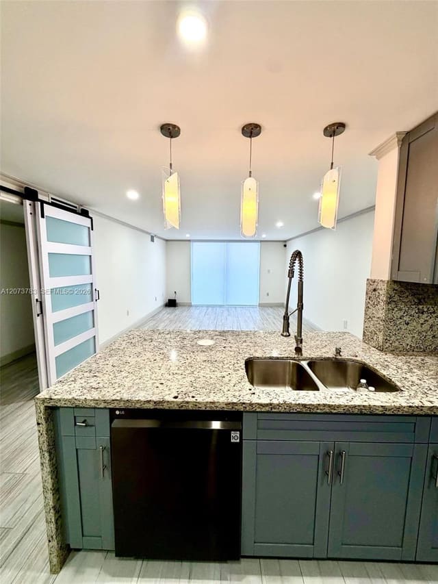 4000 NE 170th Street 207, North Miami Beach, FL 33160