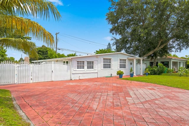 3239 DOLAN Road, Palm Springs, FL 33406