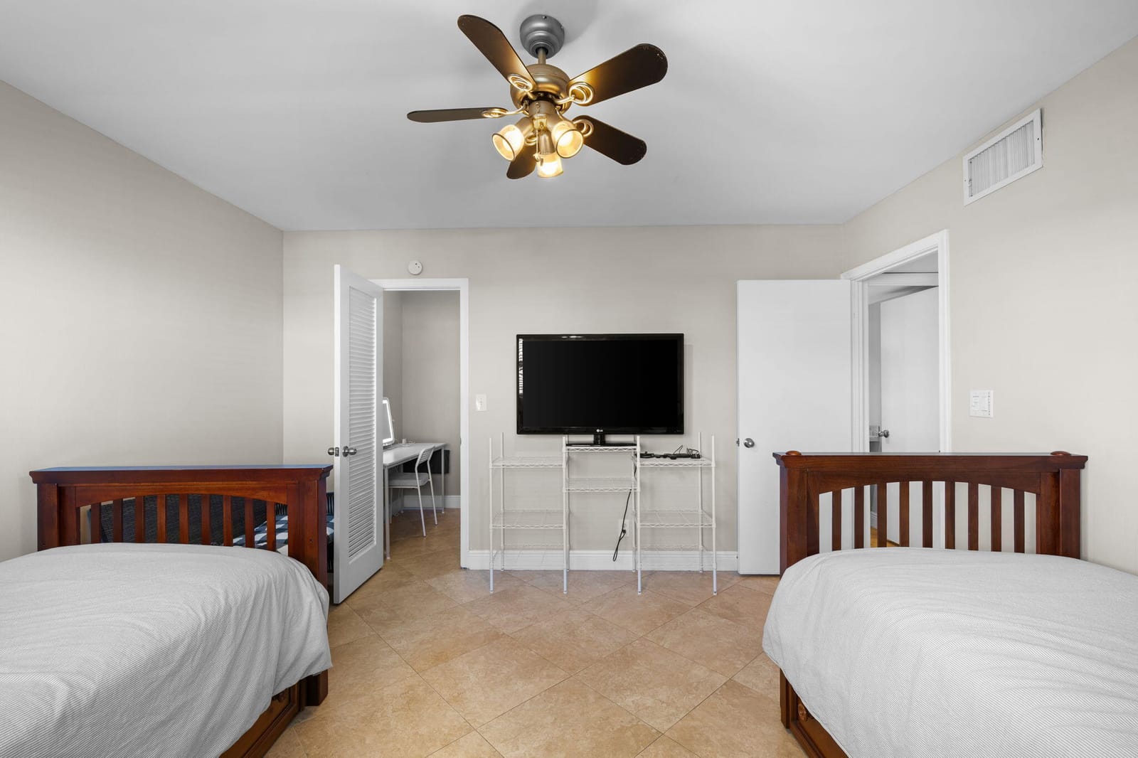 511 BAYSHORE Drive 810 — photo 10