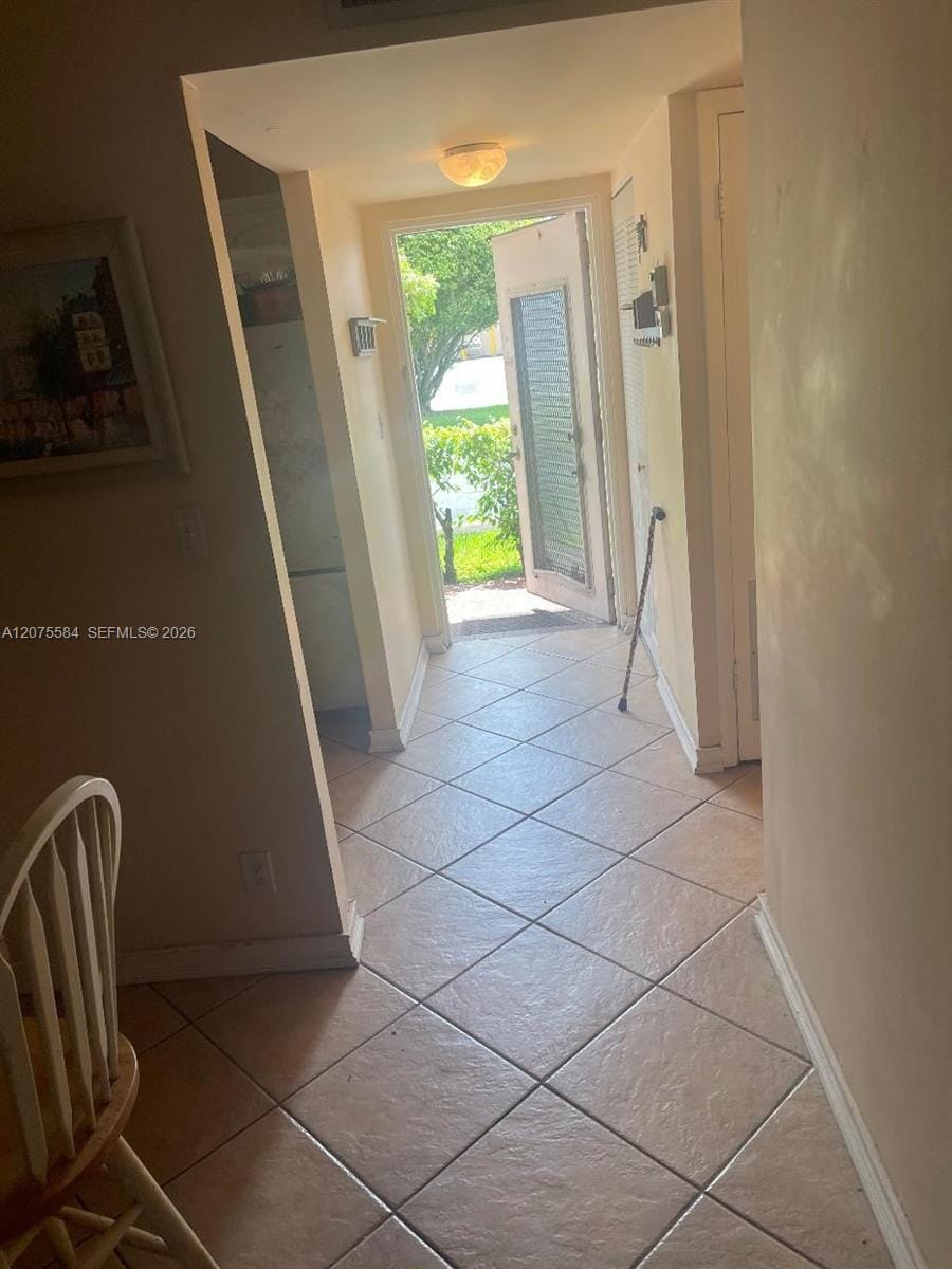 9400 Sunrise Lakes Boulevard 105 — photo 4