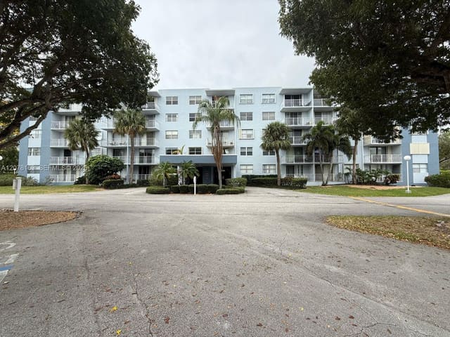 500 Executive Center Drive 4J, West Palm Beach, FL 33401