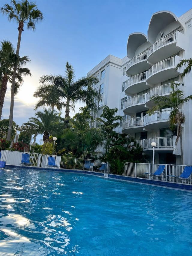 488 NW 165th St Road B-112, Montecarlo, Miami, FL