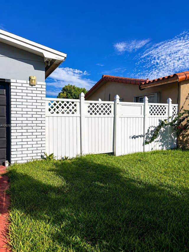 1740 NW 113th Avenue 1, Pembroke Pines, FL 33026