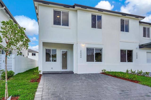22555 SW 125th Avenue, Miami, FL 33170