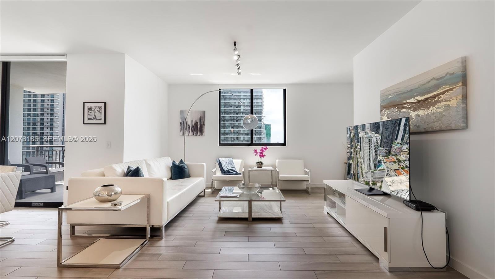 999 SW 1st Avenue 2004, Miami, FL 33130