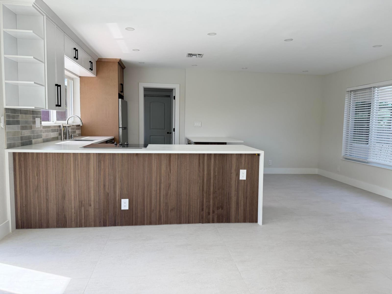 1100 W CAMINO REAL — photo 3