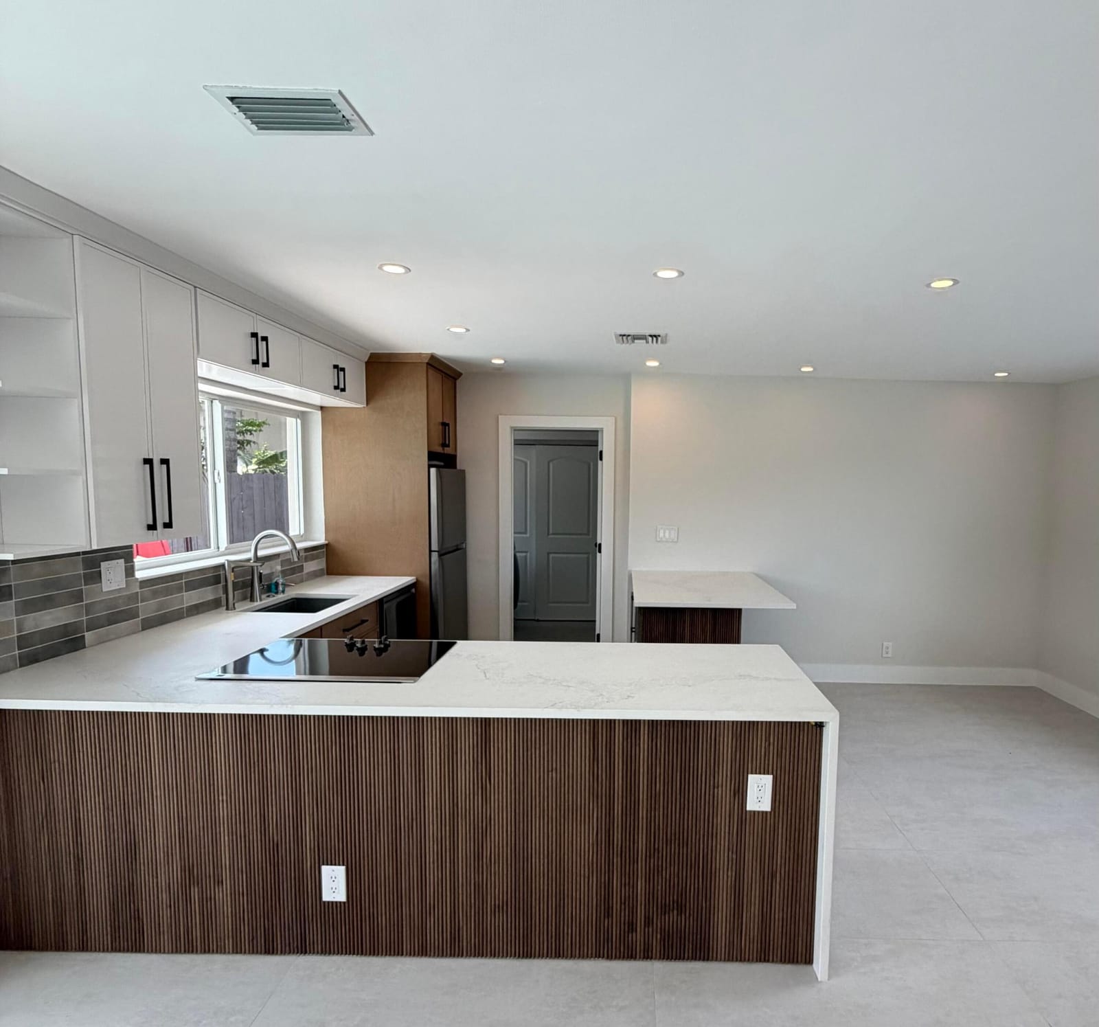 1100 W CAMINO REAL — photo 10