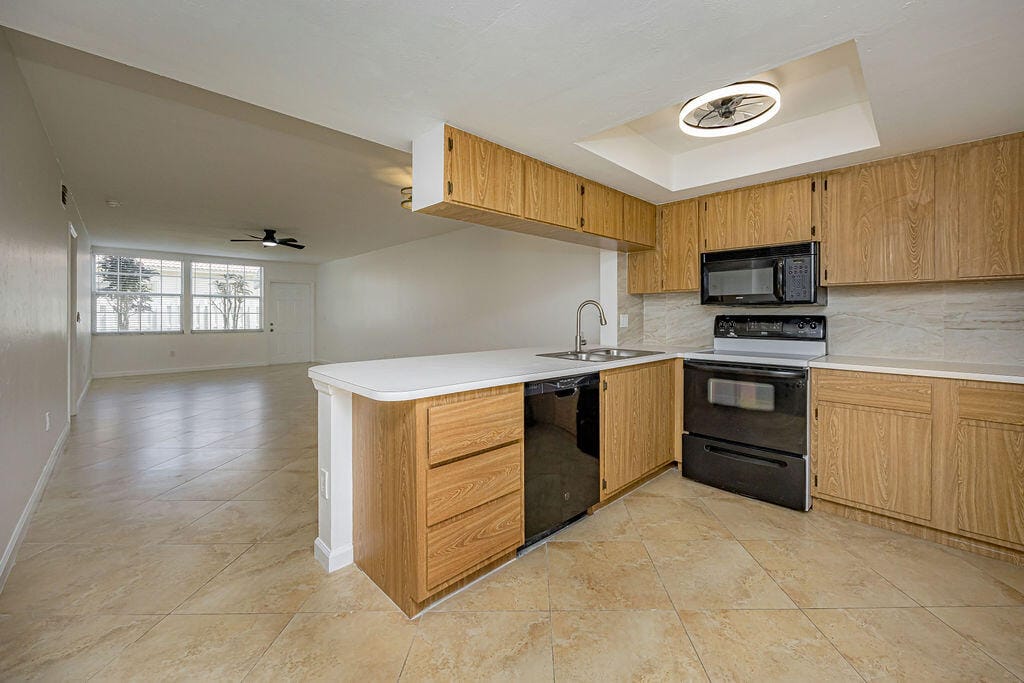 1501 PALM BEACH TRACE Drive — photo 2