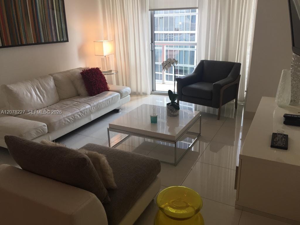 485 Brickell Avenue 1811 — photo 4