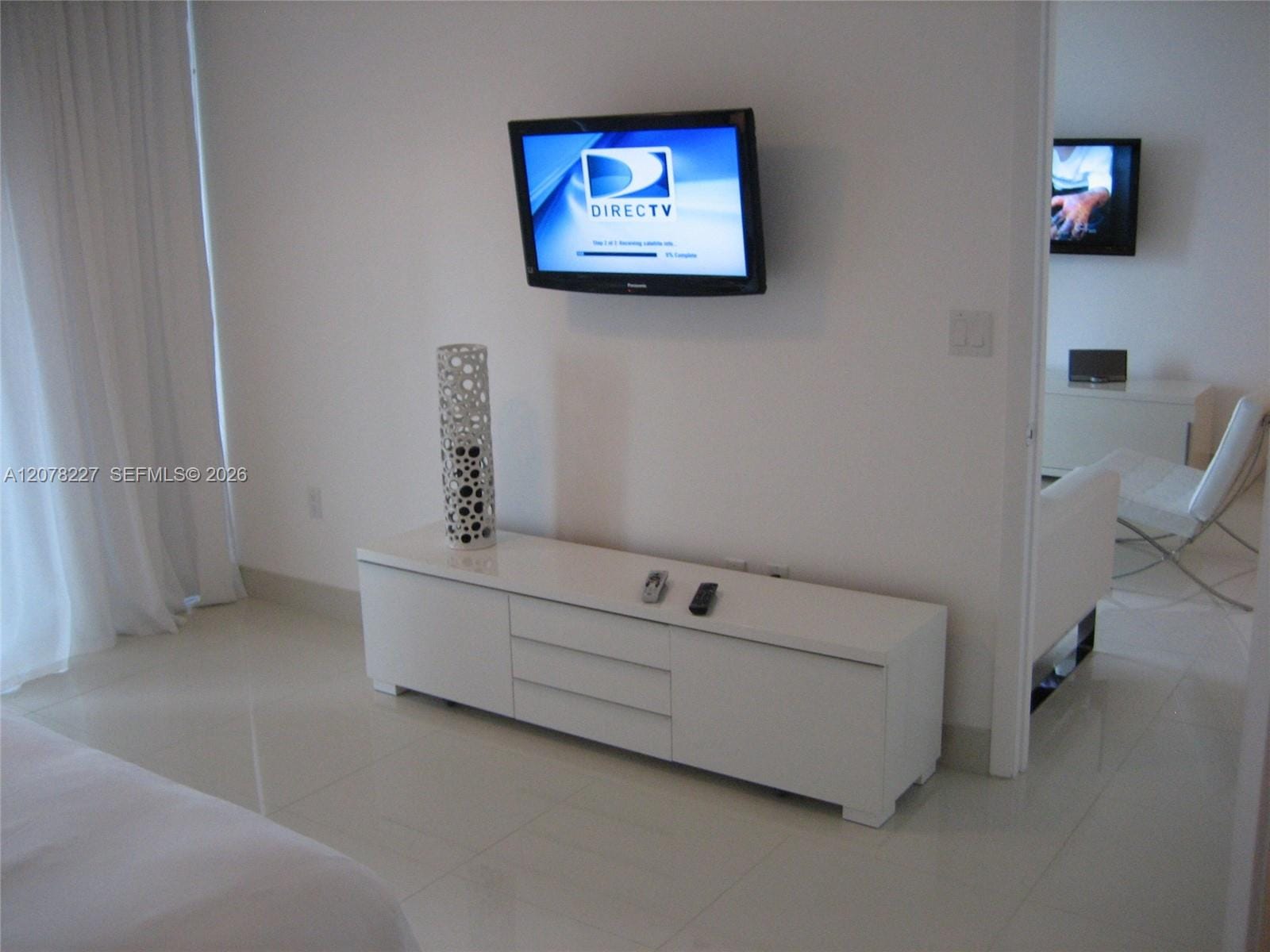 485 Brickell Avenue 1811 — photo 8