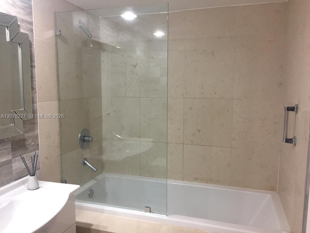 485 Brickell Avenue 1811 — photo 10