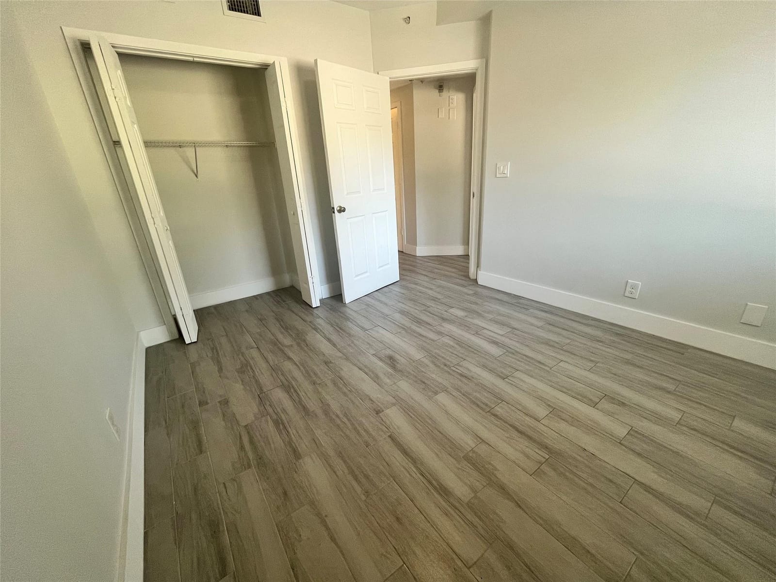 1161 GOLDEN LAKES Boulevard 1316 — photo 4