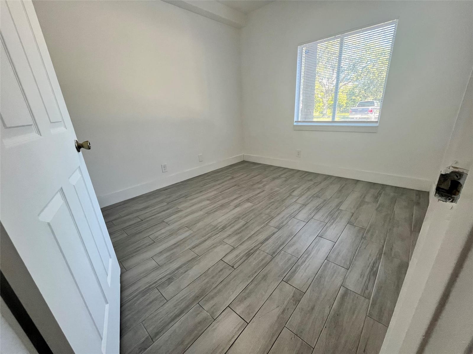 1161 GOLDEN LAKES Boulevard 1316 — photo 5