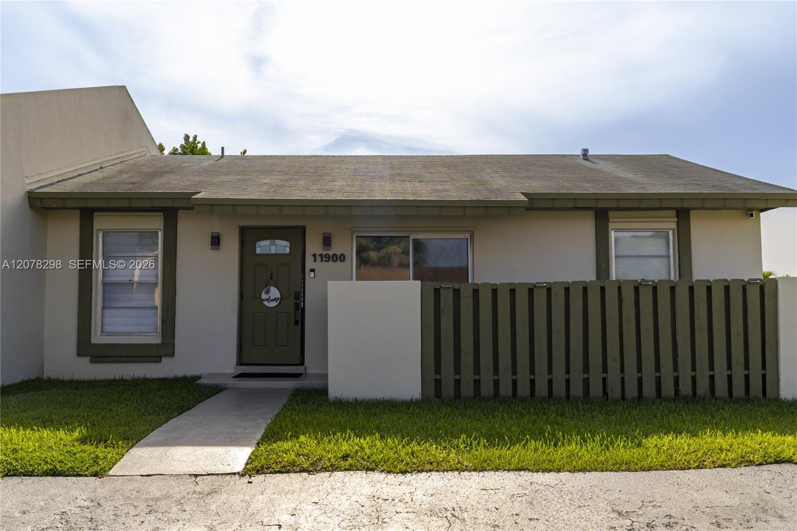 11900 SW 110th St Circle E, Miami, FL 33186