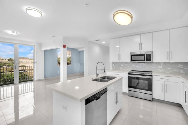 2651 NE 212th Terrace 301, Miami, FL 33180