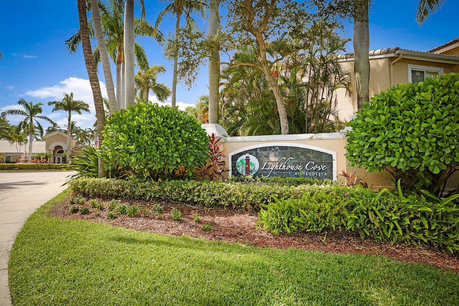 272 VILLAGE Boulevard 7212, Tequesta, FL 33469