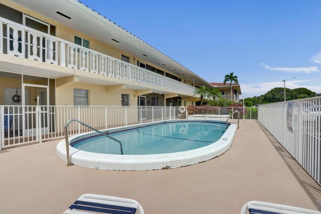 2121 NE 68TH Street 202, Fort Lauderdale, FL 33308