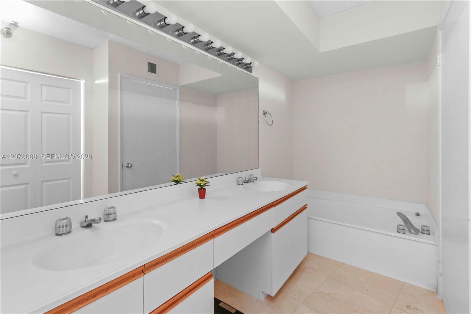 3400 NE 192nd Street 1911 — photo 9