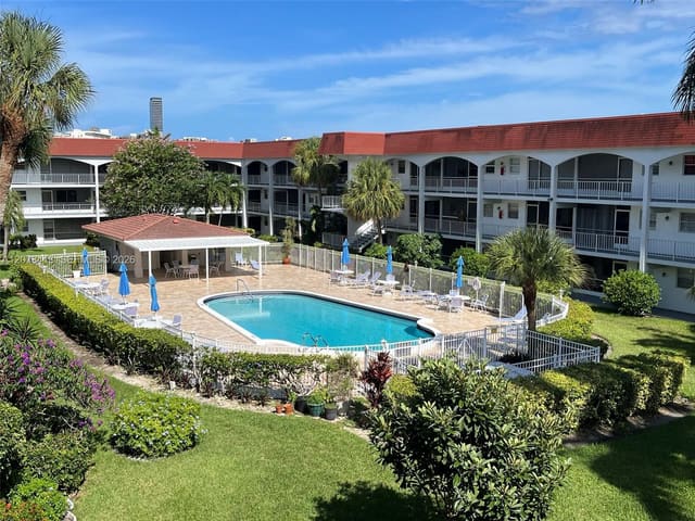 581 Blue Heron Drive 307-B, Hallandale Beach, FL 33009