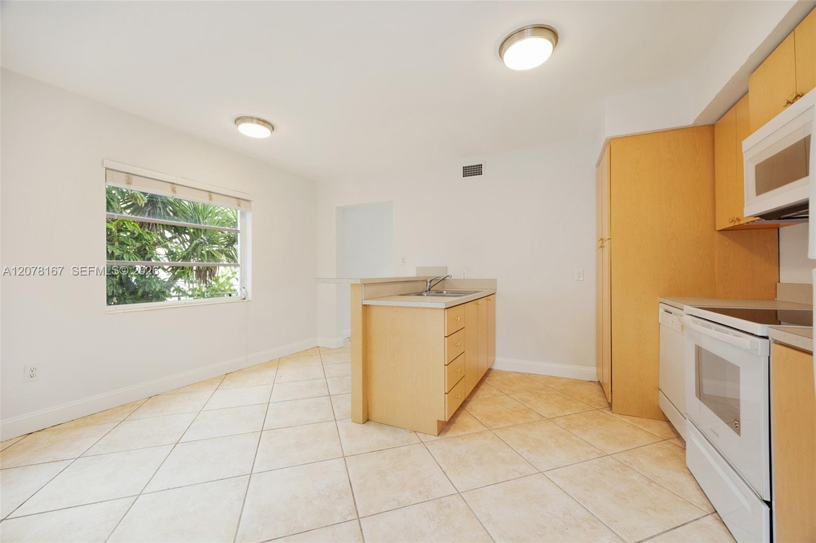 2332 SW 26th Lane — photo 5