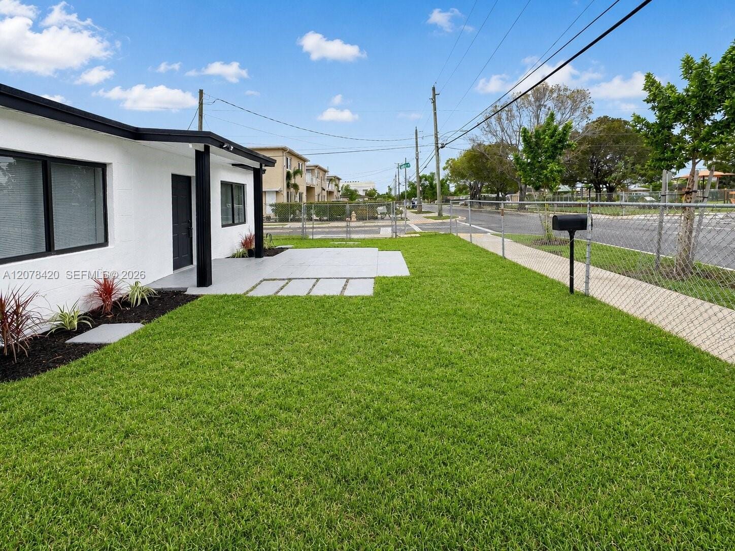 1305 NW 5th Avenue — photo 2