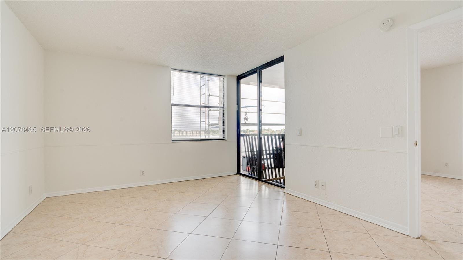 114 Lake Emerald Drive 409 — photo 2