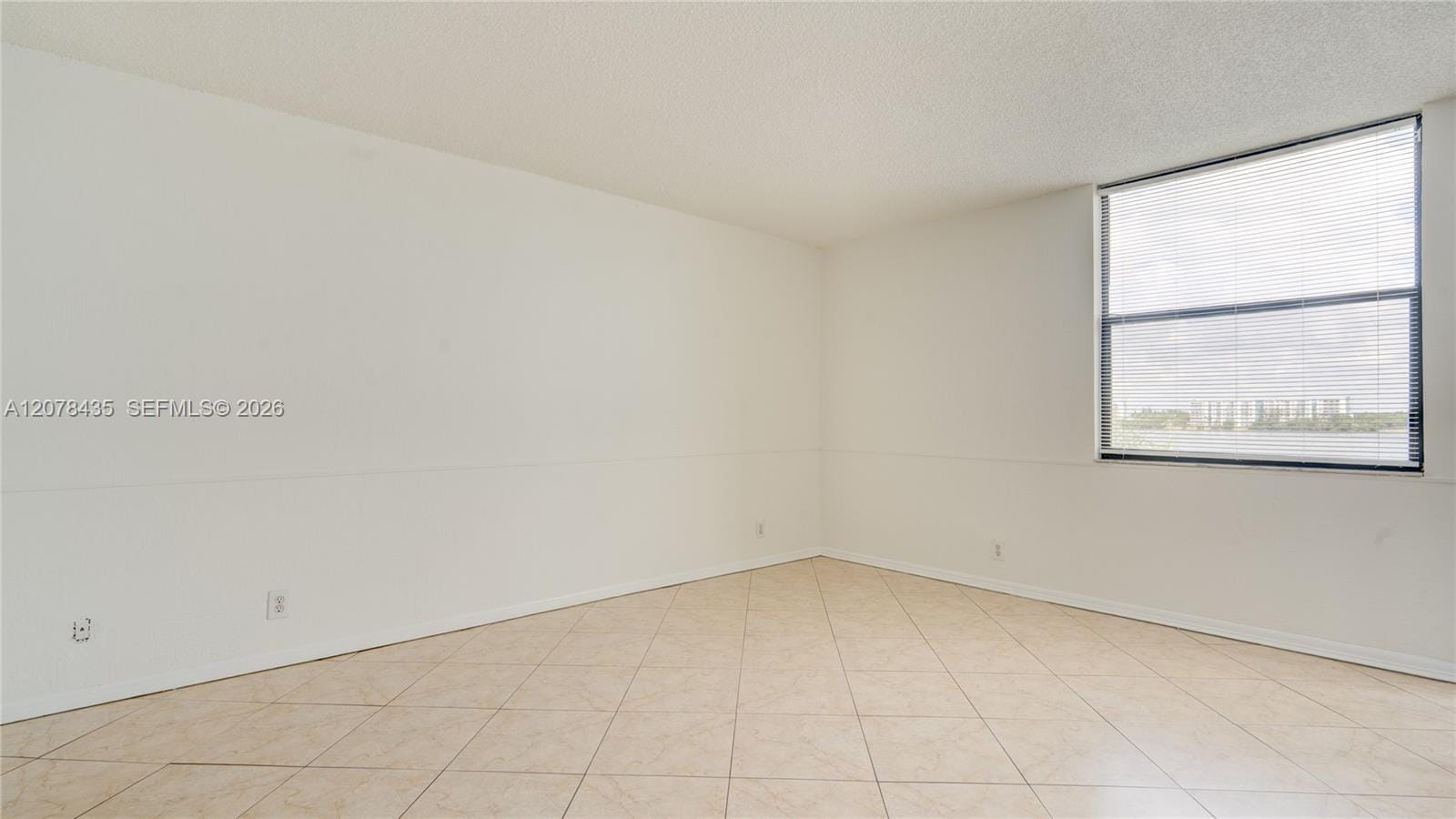 114 Lake Emerald Drive 409 — photo 3