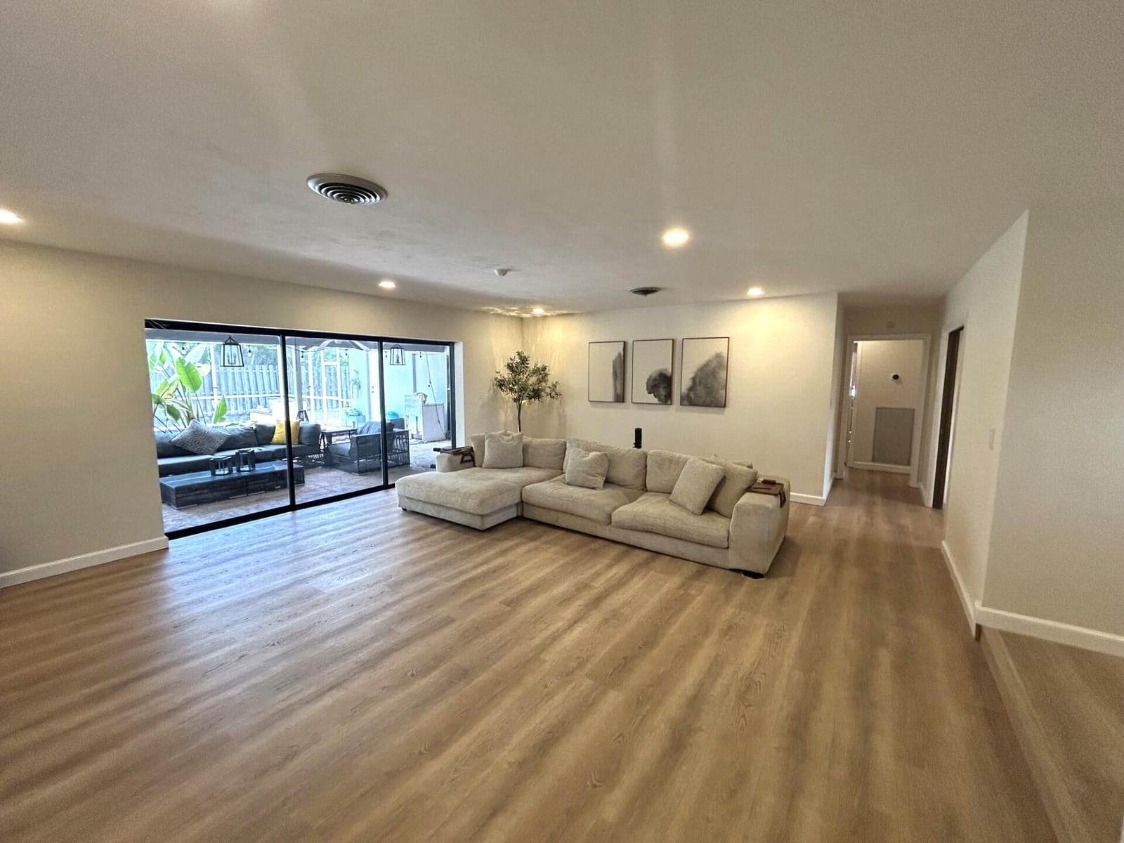 560 S LAKE DASHA Drive, Plantation, FL 33324 photo 3