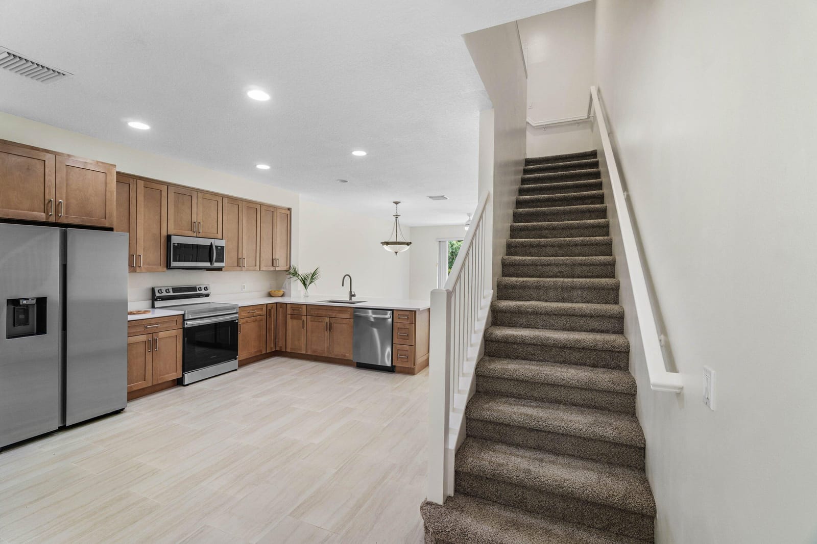 1182 Pinewood Lake Court — photo 2