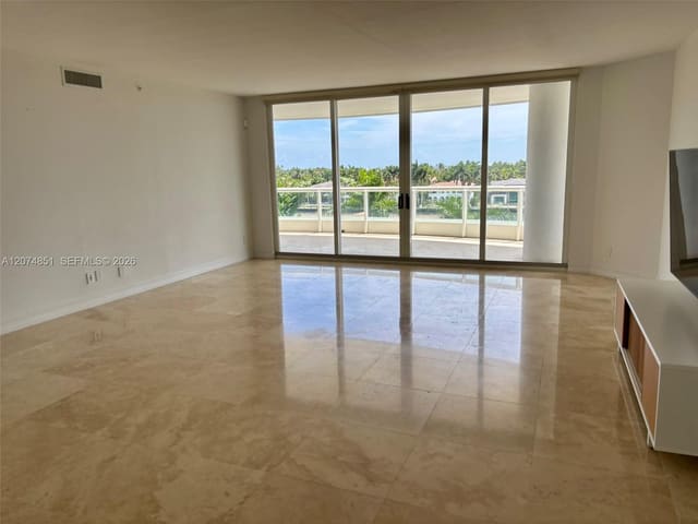 21050 Point Place 604, Aventura, FL 33180