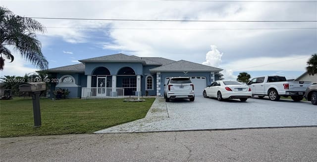 405 Mc Kinley, Lehigh Acres, FL 33972