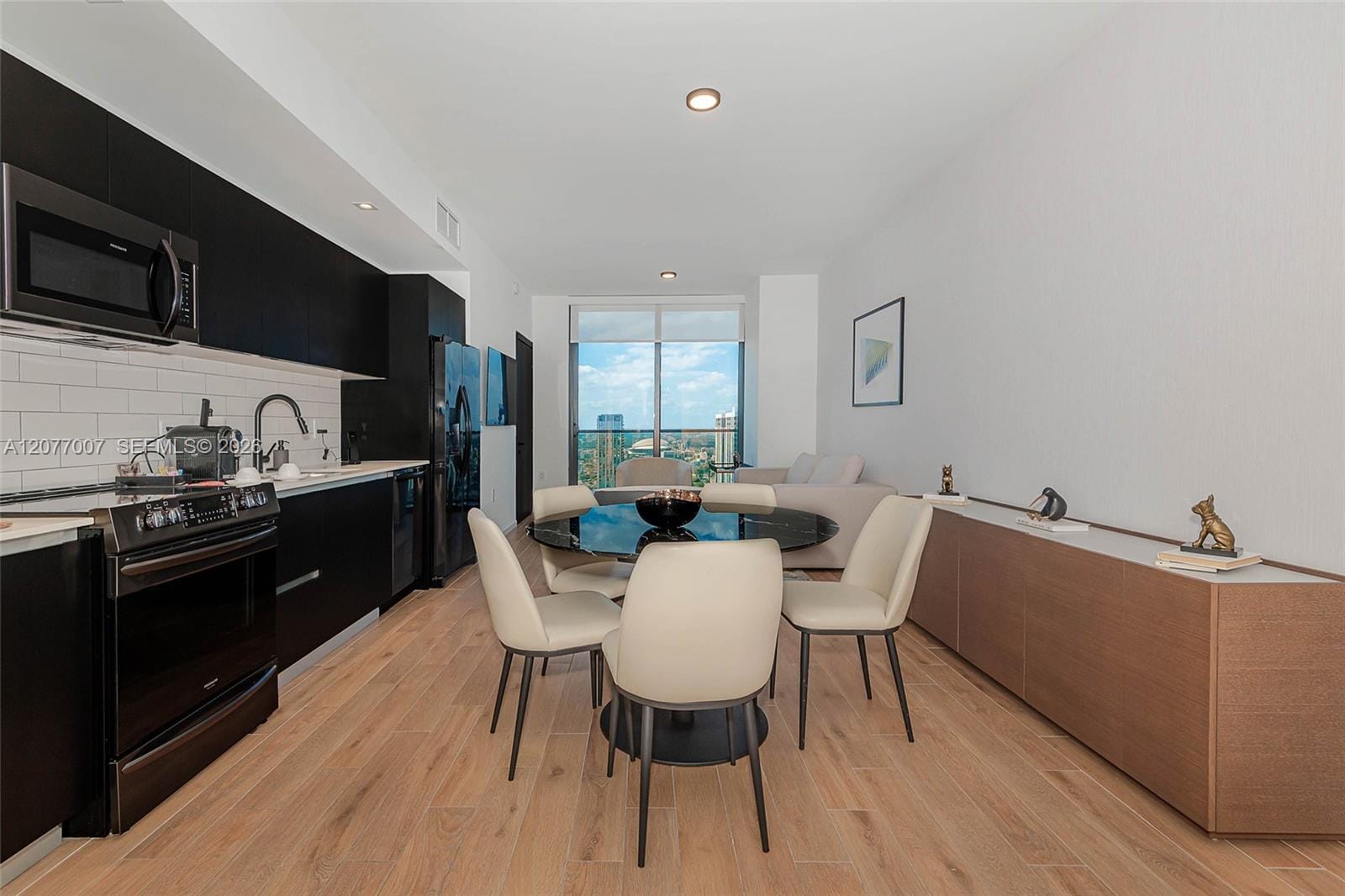 398 NE 5th 4118, Miami, FL 33132 photo 2