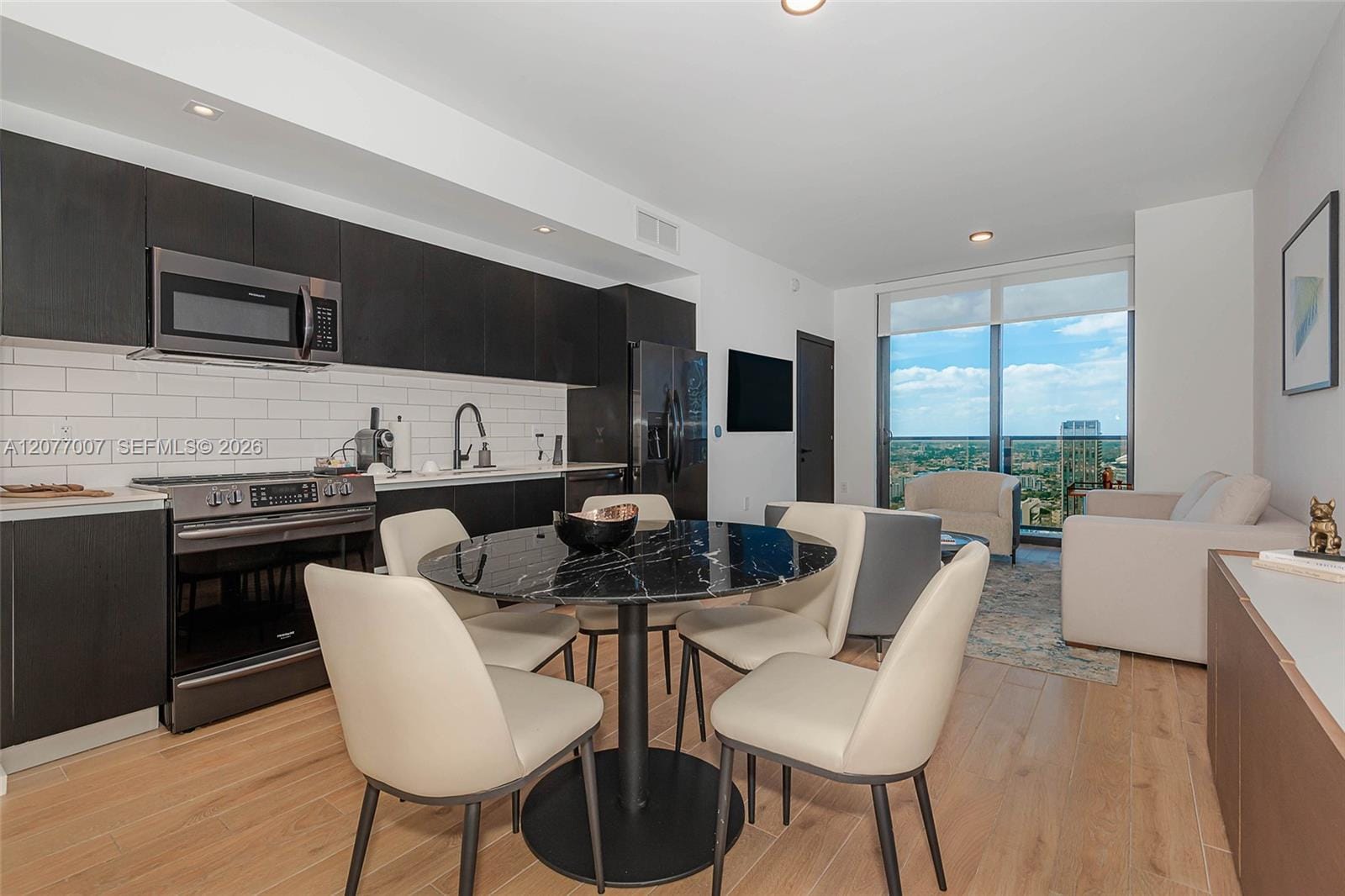 398 NE 5th 4118, Miami, FL 33132