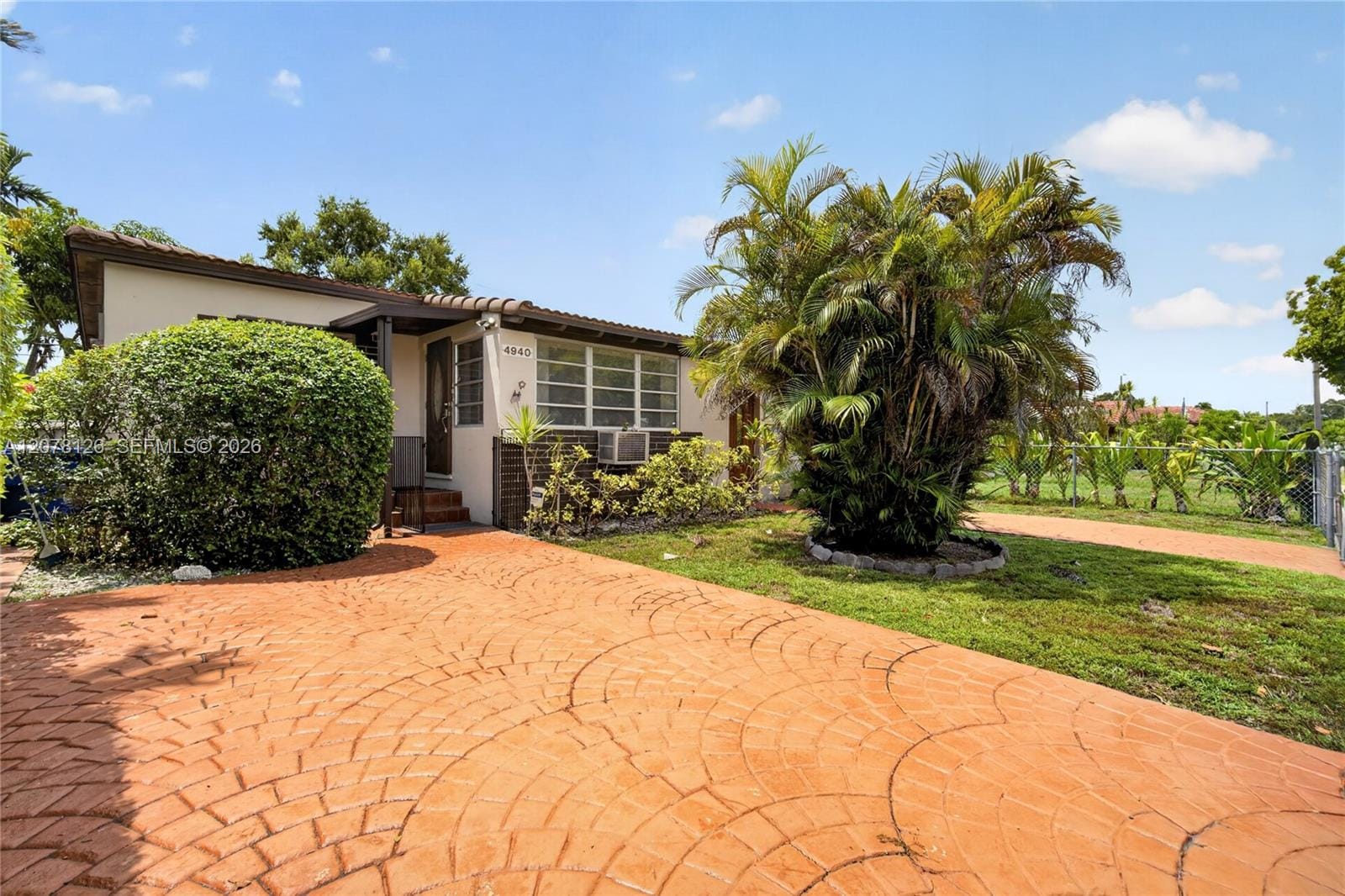 4940 SW 5th Terrace — photo 3