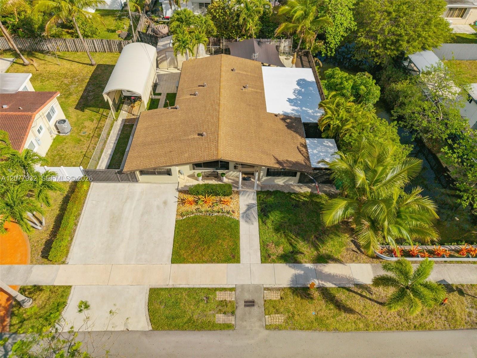 2485 NE 214th Street, Miami, FL 33180 photo 2